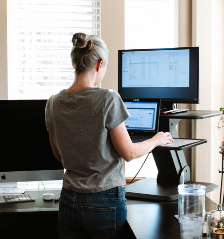 Bestil desk riser til kontor og hjem